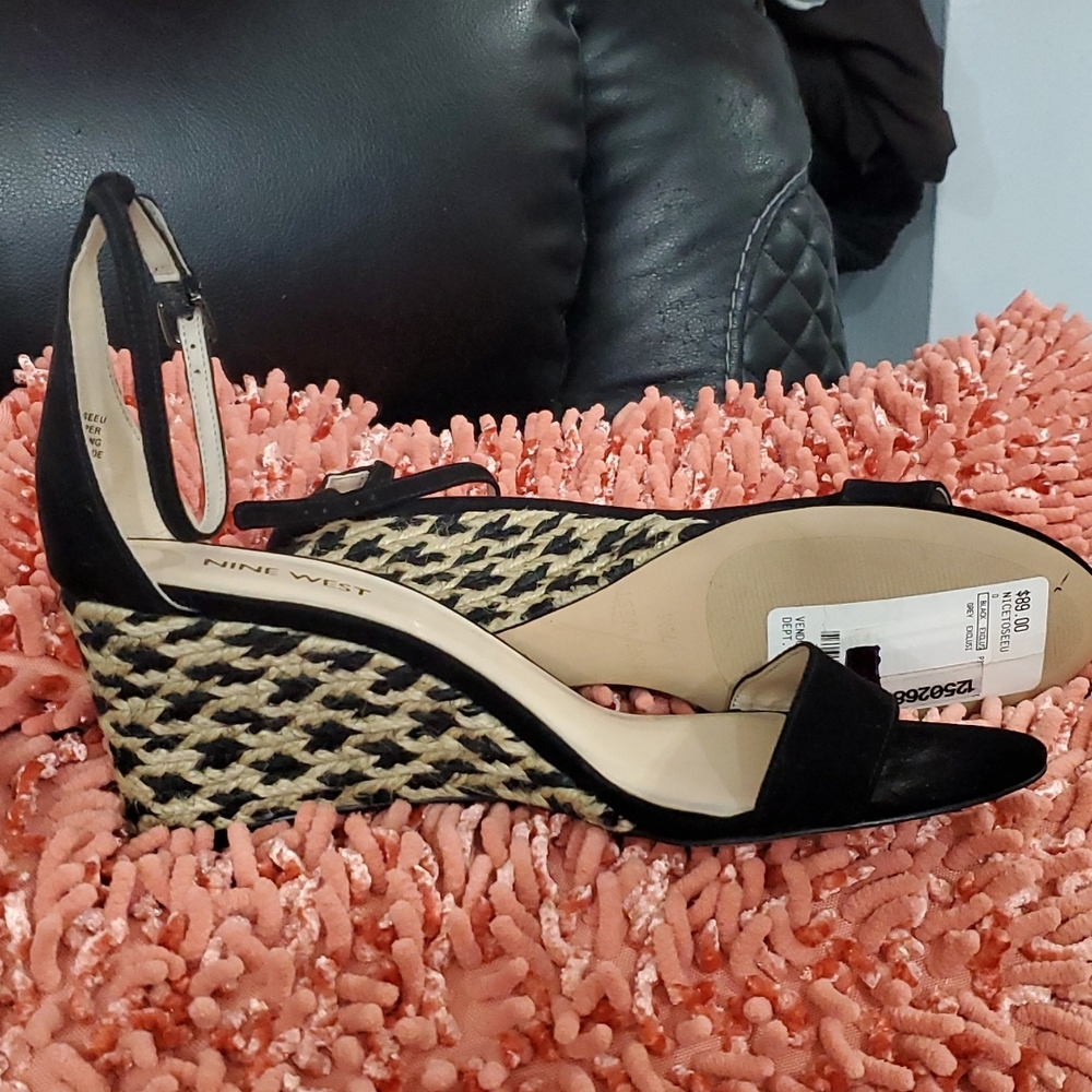 Shoes - Picture 5 of 6